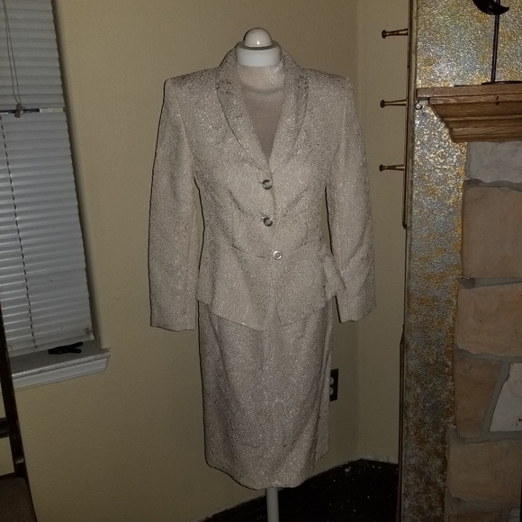 Amanda Smith suit. Champagne   4P - Picture 3 of 16